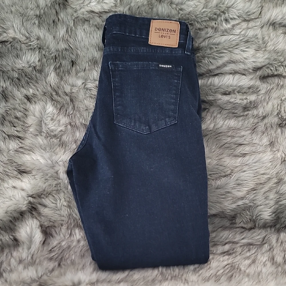Denizen from Levi's Dark Blue Women's Skinny Jeans - Picture 7 of 7